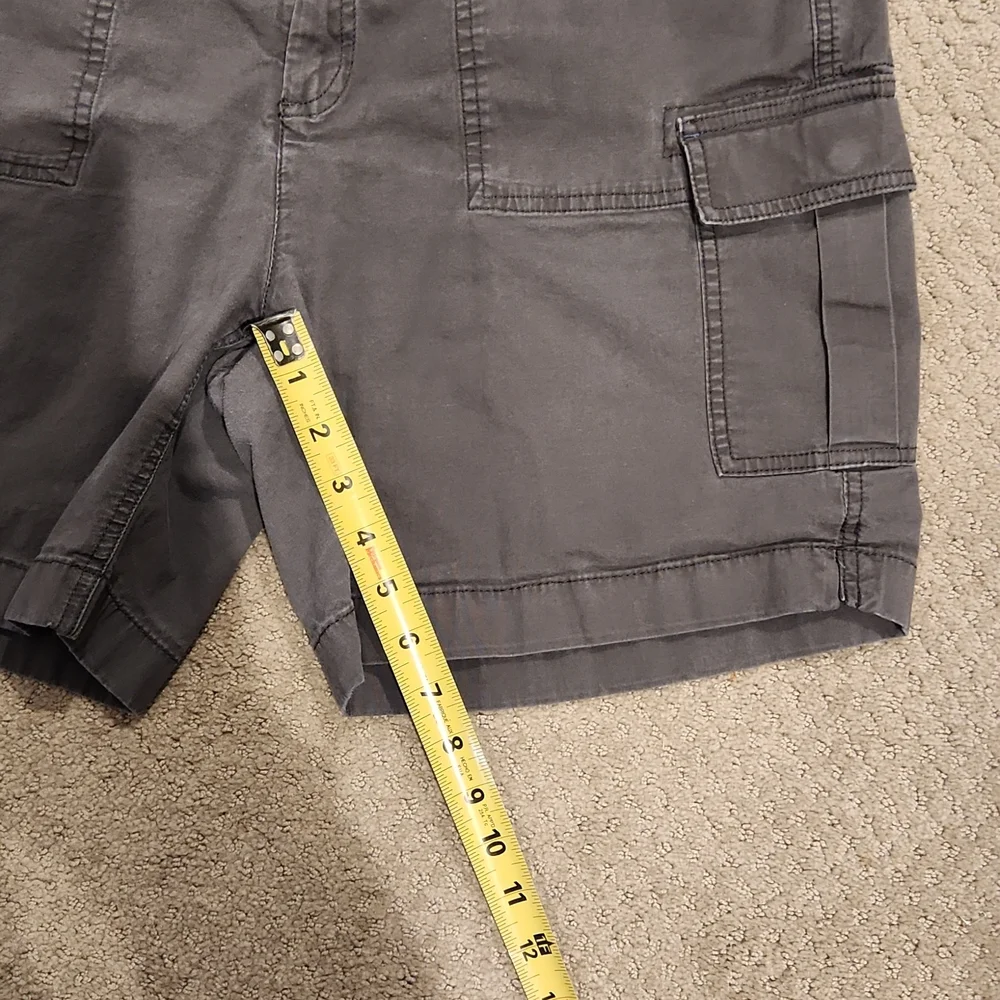 LL BEAN ladies DISTRESSED Favorite Fit shorts. Sz 16 - WORN ONCE - Picture 5 of 6